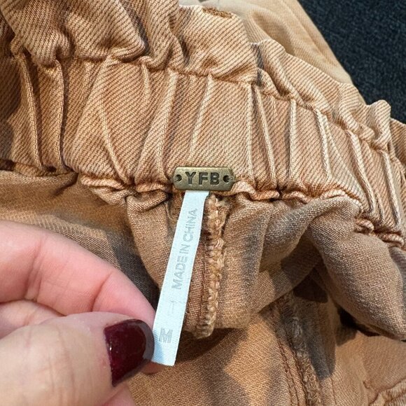 Young, Fabulous & Broke tan wide leg cropped pull on pants - Picture 4 of 5